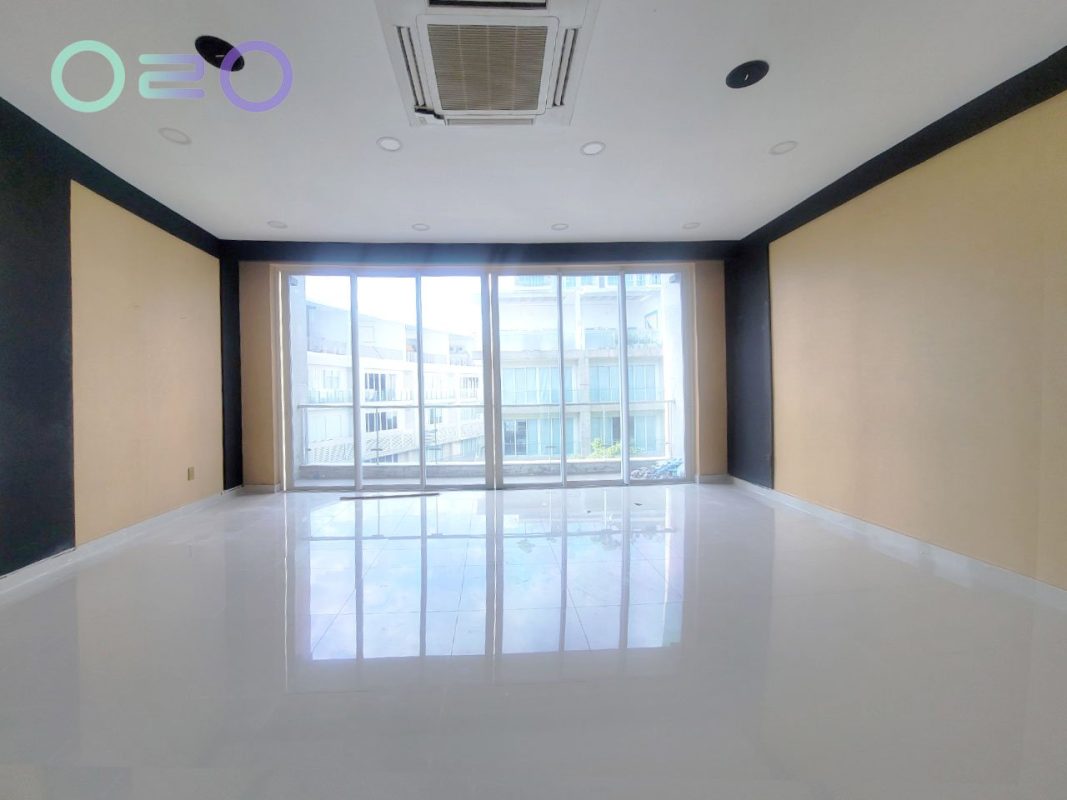 Cho thuê nhà phố nguyên căn Saritown. Giá: 4300 $/tháng z5235658436866 243f4cc97aa63807f1e5bff6ce5d34d9